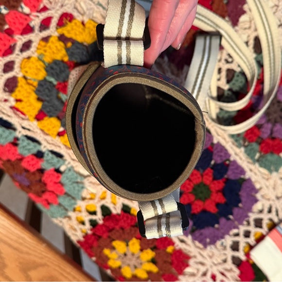 NATURAL LIFE Crossbody Water 💦 Bottle Holder with Pocket and adjustable strap - Picture 10 of 10